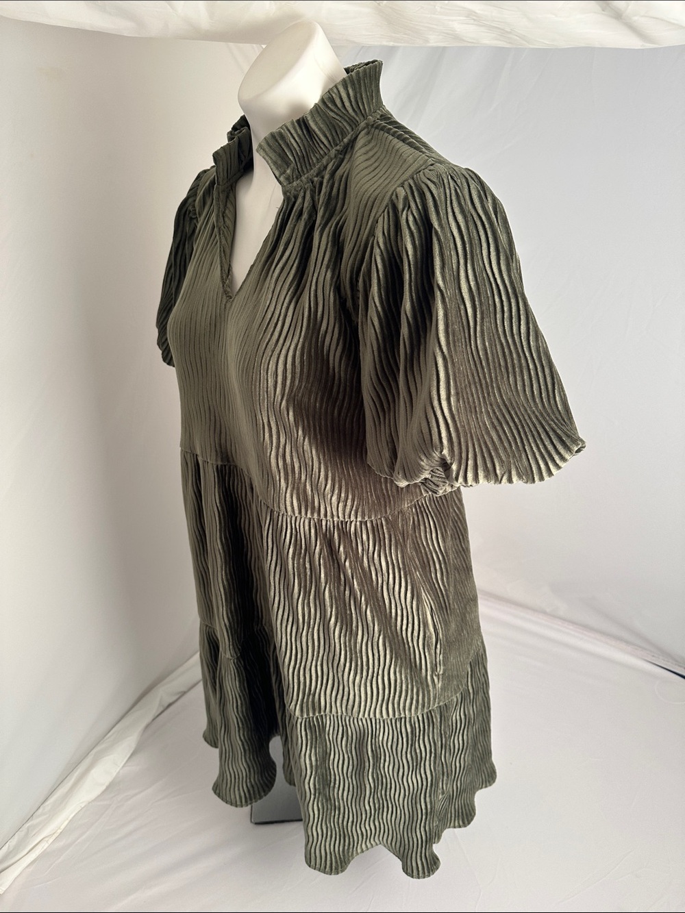 THML olive green v-neck puff sleeve velvet oversized tiered dress S - Picture 4 of 14